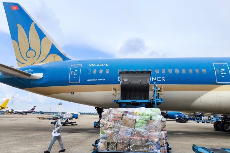 Vietnam Airlines vận chuyển miễn phí hàng hóa hỗ trợ vùng mưa lũ miền Trung