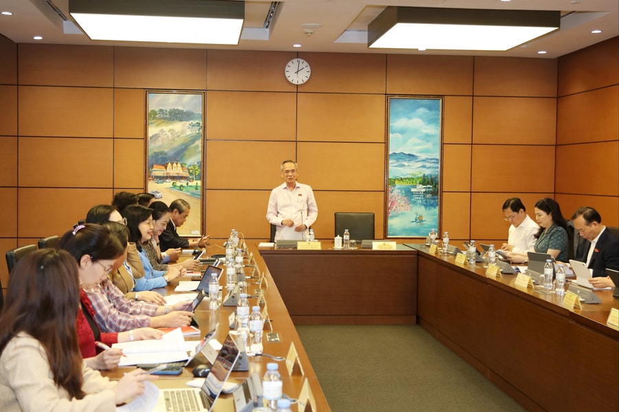 Chiều 31/10/2025, Thảo luận tổ 8 (Bắc Ninh, Cà Mau)