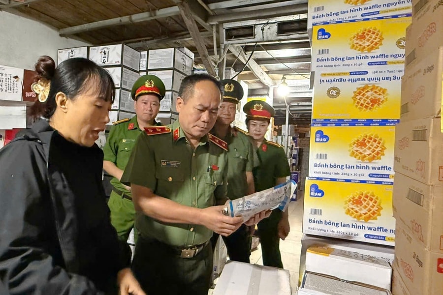 Giám đốc Công an TP. Hà Nội kiểm tra thực tế, tháo gỡ “điểm nghẽn” cho thủ phủ bánh kẹo La Phù