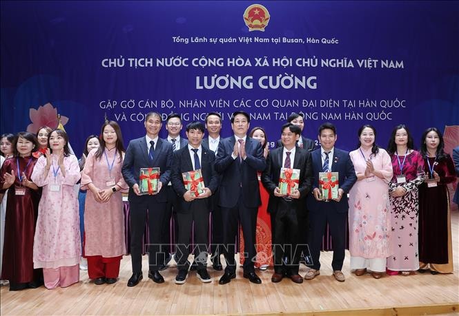 Chủ tịch nước Lương Cường gặp mặt Cộng đồng người Việt Nam tại Đông Nam Hàn Quốc