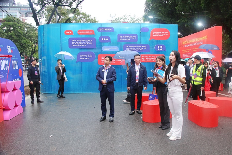 Trải nghiệm hành trình tâm lý ‘đường ray” dẫn đến “Bẫy lừa trực tuyến”