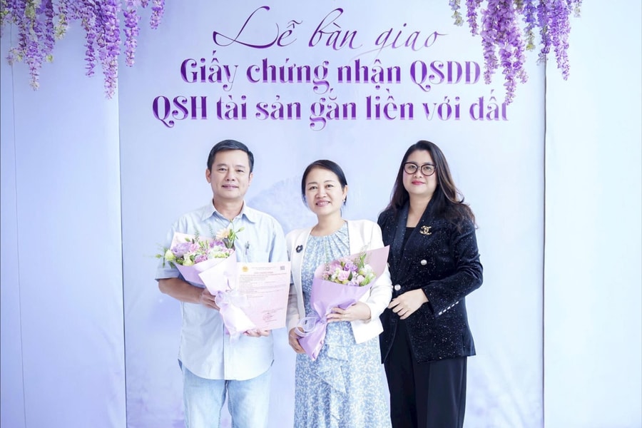 The Wisteria bàn giao sổ hồng cho cư dân