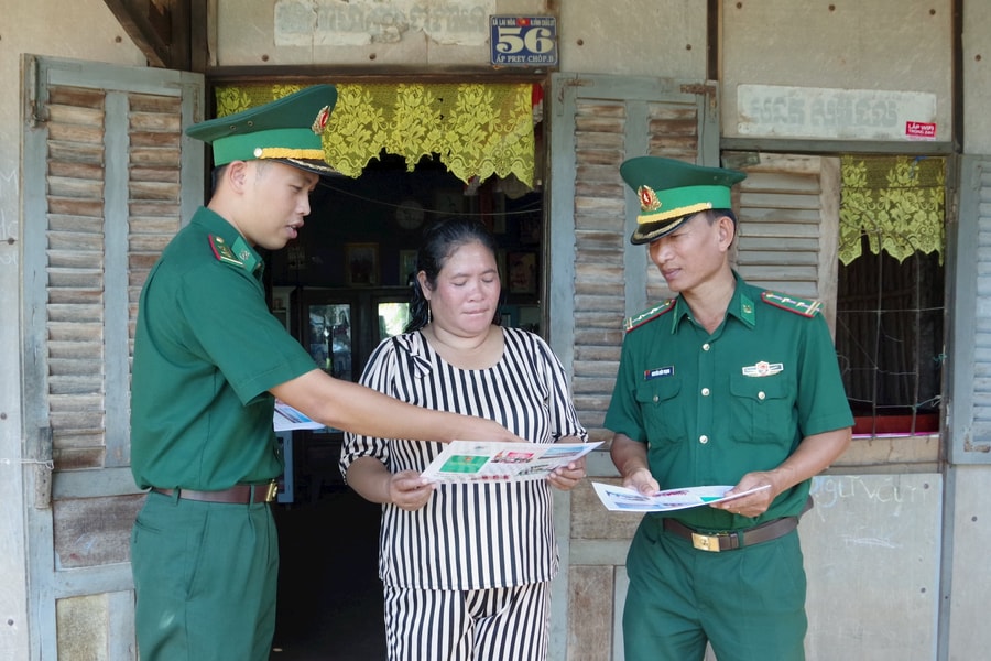Bộ đội Biên phòng TP. Cần Thơ học tiếng Khmer, gắn kết tình quân dân biên giới