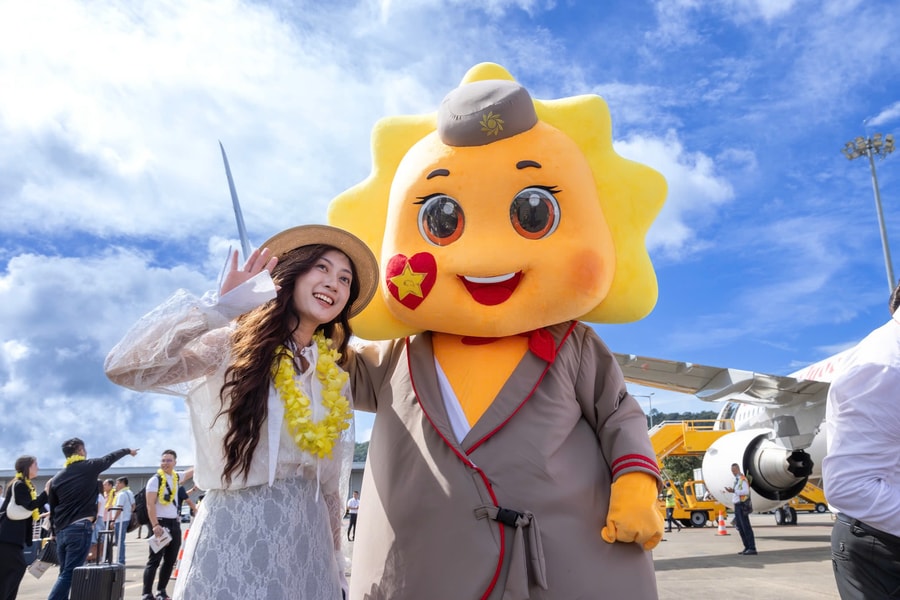 Những hình ảnh chuyến bay đầu tiên của hãng hàng không Sun PhuQuoc Airways