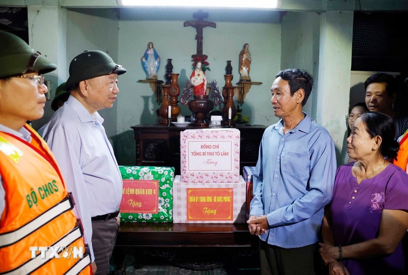Tổng Bí thư Tô Lâm chia sẻ về những thiệt hại do mưa lũ gây ra với người dân Huế