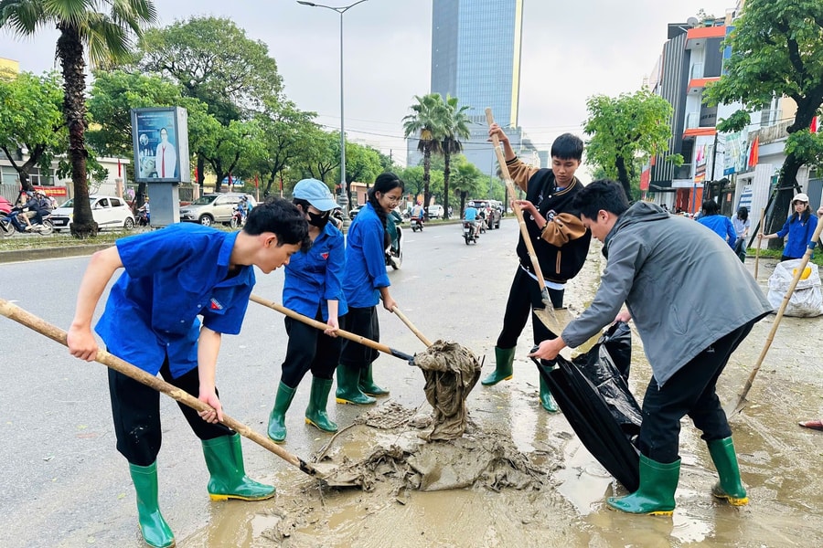 Hơn 4.200 trái tim xanh quyết tâm ra quân "Vì một Huế thương sạch đẹp"