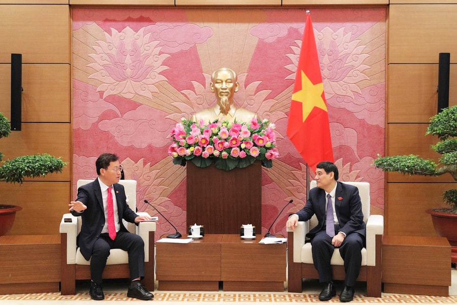 Chủ nhiệm Ủy ban Văn hóa và Xã hội Nguyễn Đắc Vinh tiếp Đoàn Ủy ban Môi trường và Lao động, Quốc hội Hàn Quốc