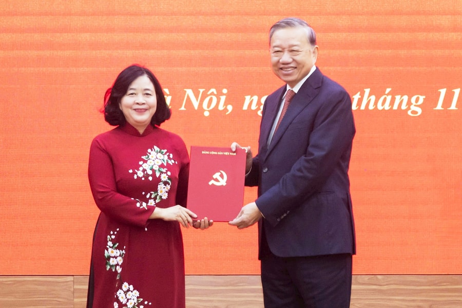 Tổng Bí thư Tô Lâm trao quyết định điều động, chỉ định Bí thư Đảng ủy Mặt trận Tổ quốc, các đoàn thể Trung ương