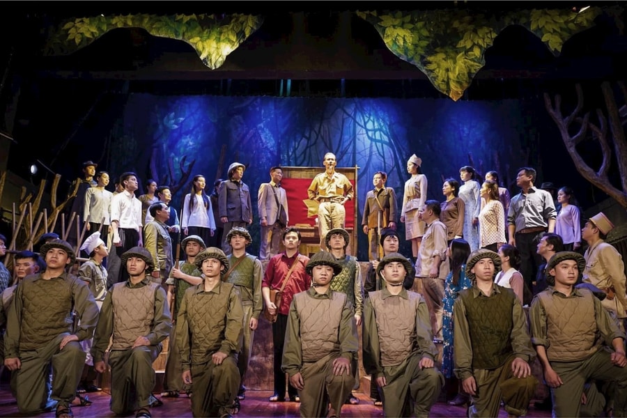 "Âm vang người lính" - bản hùng ca về tình yêu Tổ quốc trên sân khấu Nhà hát Kịch Việt Nam