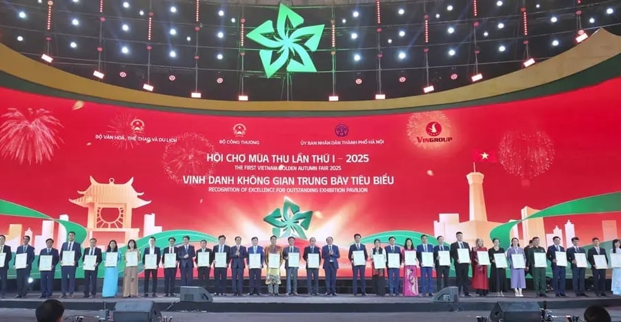 Tập đoàn Hóa chất Việt Nam đạt Giải thưởng “Không gian trưng bày tiêu biểu” tại Hội chợ Mùa Thu năm 2025