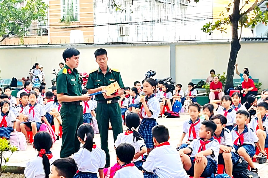 Trường Sĩ quan Lục quân 2 hưởng ứng ngày Pháp luật Việt Nam