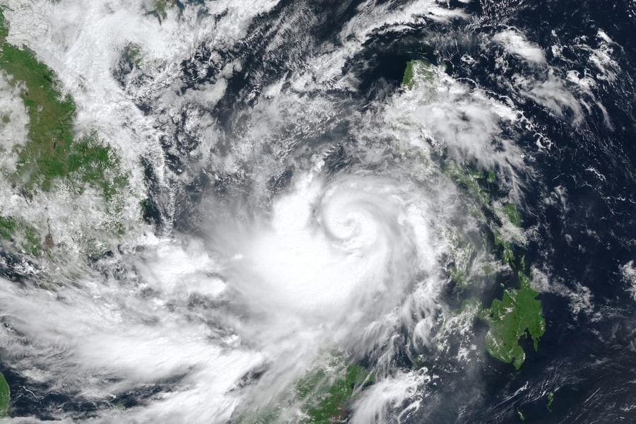 Biển Đông chính thức đón bão số 13 KALMAEGI, báo động đỏ cấp 4 về thiên tai