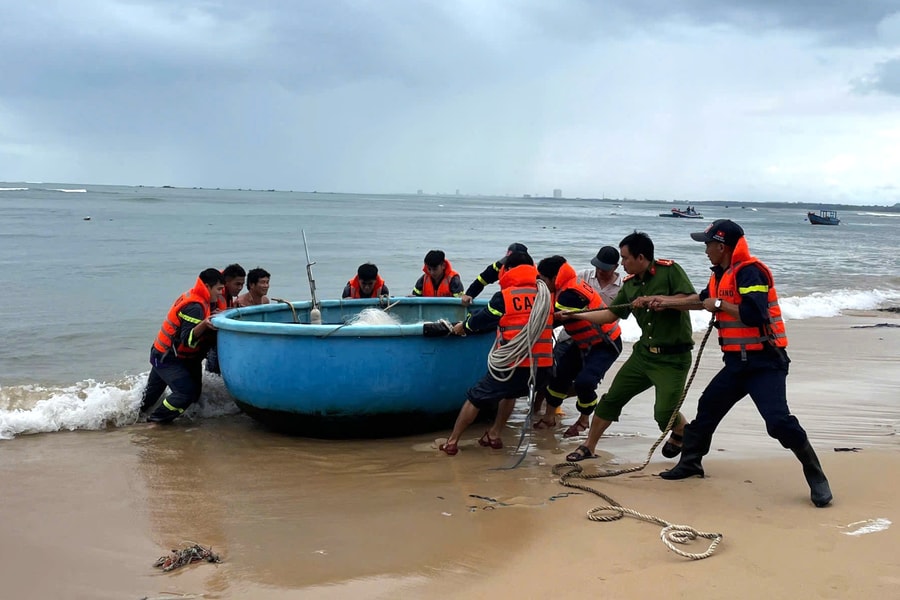 Đắk Lắk: Cảnh sát cơ động xuất quân, hỗ trợ nhân dân phía Đông phòng chống bão số 13