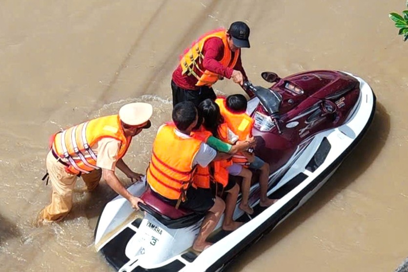 Công an tỉnh Lâm Đồng chủ động ứng phó bão số 13, bảo vệ người dân