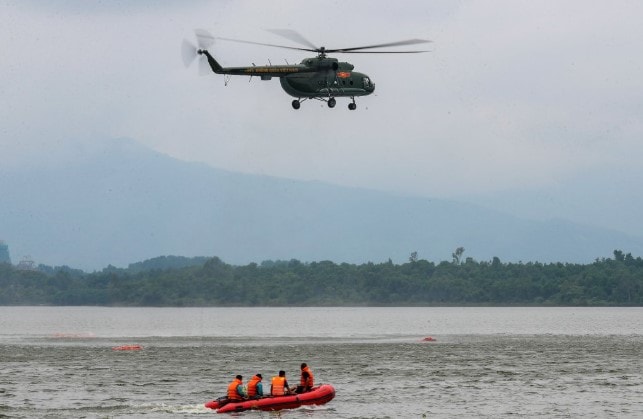 Quân đội sẵn sàng bay tìm kiếm cứu hộ, cứu nạn, vận chuyển lương thực ứng phó với bão số 13 Kalmaegi