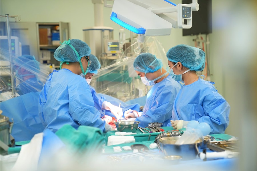 Người vợ hiến gan cứu chồng trong ca ghép gan thứ 300 tại Bệnh viện 108