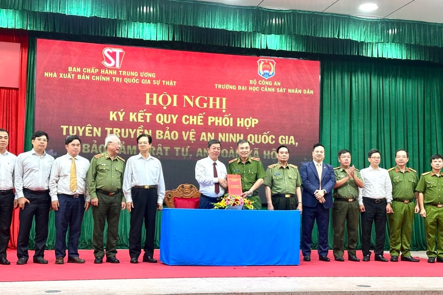 Ký kết Quy chế phối hợp về tuyên truyền bảo vệ an ninh quốc gia, bảo đảm trật tự, an toàn xã hội