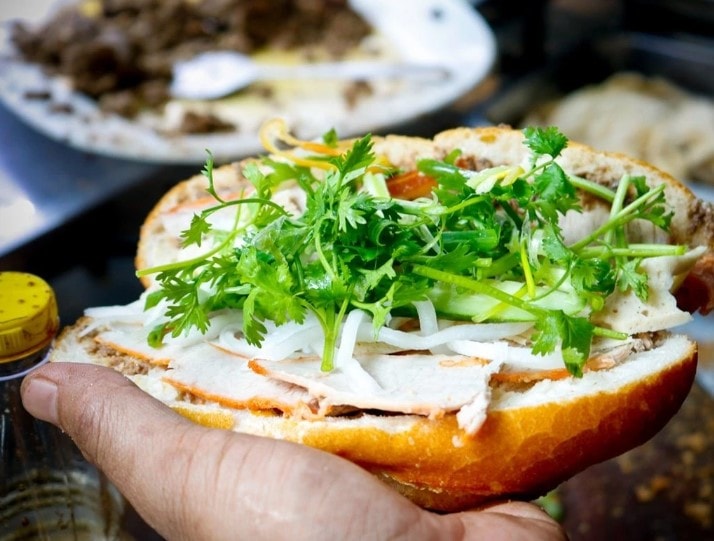 TP.Hồ Chí Minh: Tìm thấy vi khuẩn Salmonella gây ngộ độc từ một tiệm bán bánh mì khiến nhiều người nhập viện