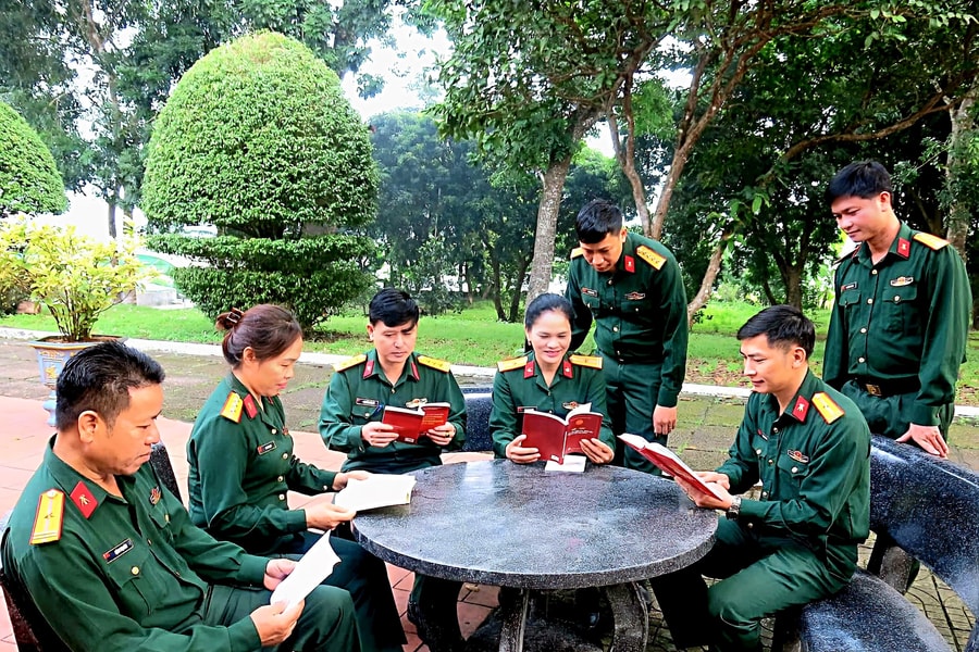 Lan tỏa tinh thần "Sống và làm việc theo Hiến pháp và pháp luật"