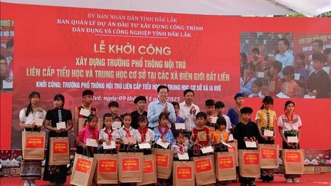 Phó Thủ tướng Mai Văn Chính dự Lễ khởi công trường phổ thông liên cấp tại xã biên giới Đắk Lắk