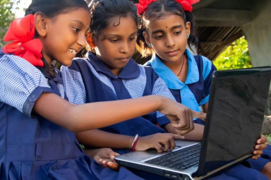 Ấn Độ “phổ cập” AI cho trẻ em từ 8 tuổi