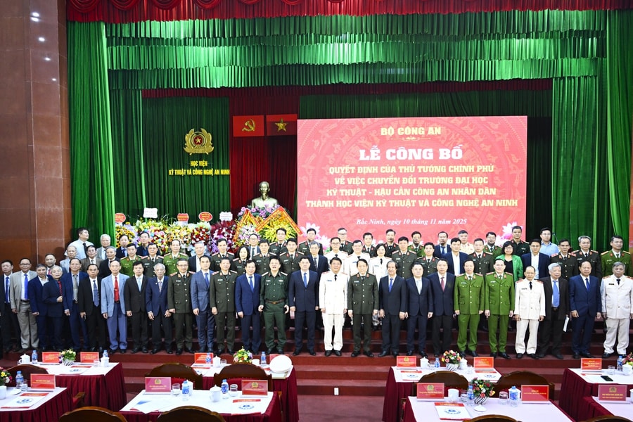 Công bố Quyết định chuyển đổi trường Đại học Kỹ thuật - Hậu cần Công an nhân dân thành Học viện Kỹ thuật và Công nghệ an ninh