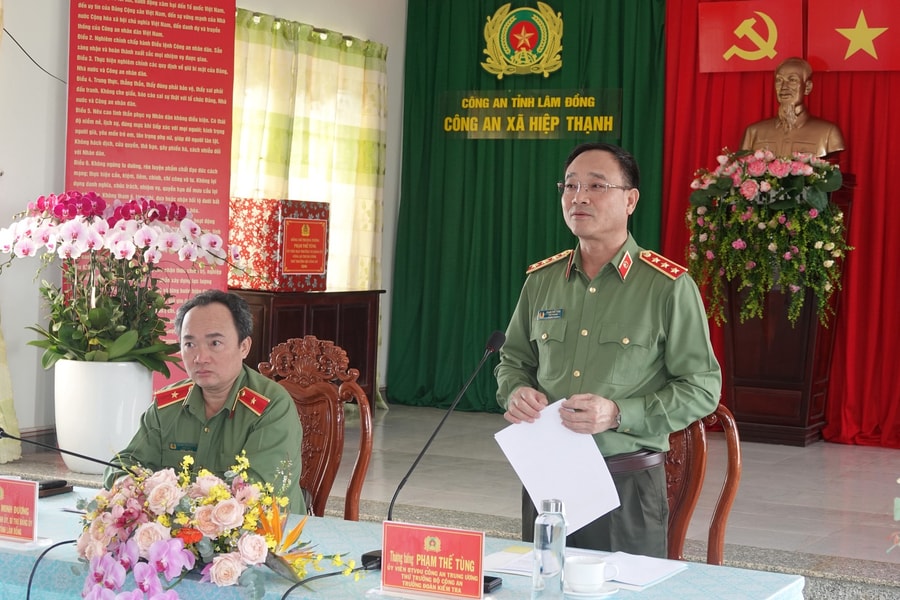 Thứ trưởng Phạm Thế Tùng thăm và làm việc tại Công an xã Hiệp Thạnh, tỉnh Lâm Đồng