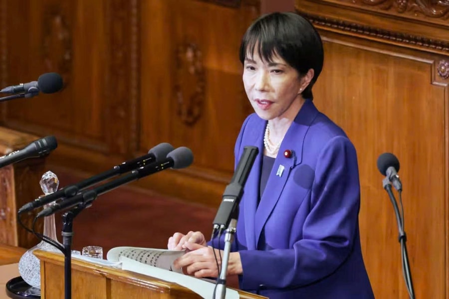 Hy sinh mục tiêu tài chính cho tăng trưởng - bước thay đổi của Nhật Bản