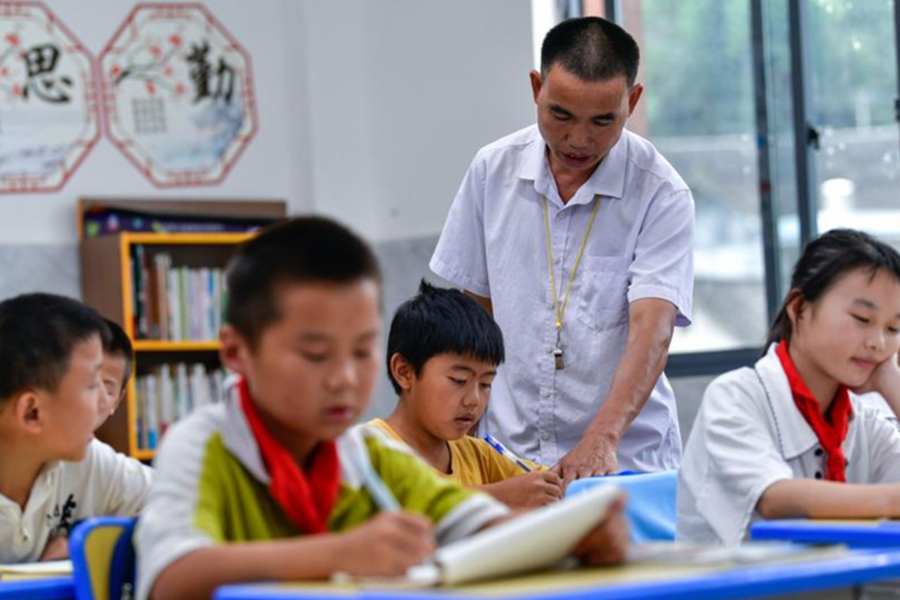 Trung Quốc giảm gánh nặng ngoài giảng dạy cho giáo viên