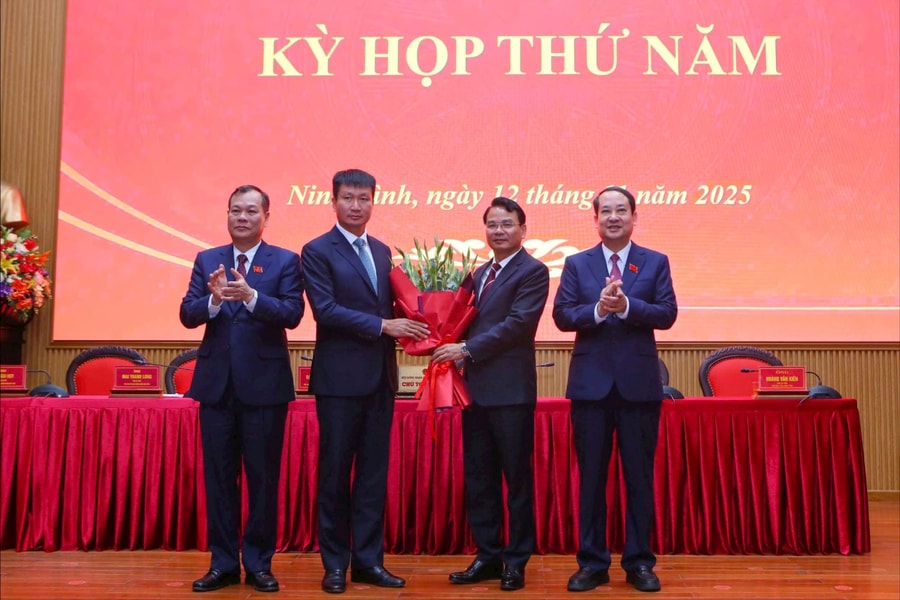 Ông Trần Huy Tuấn được bầu giữ chức Chủ tịch UBND tỉnh Ninh Bình