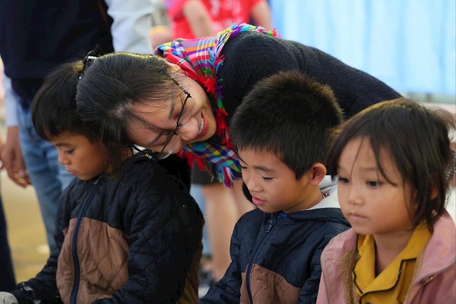Mang yêu thương, sự thấu hiểu đến vùng cao Văn Chấn, Lào Cai
