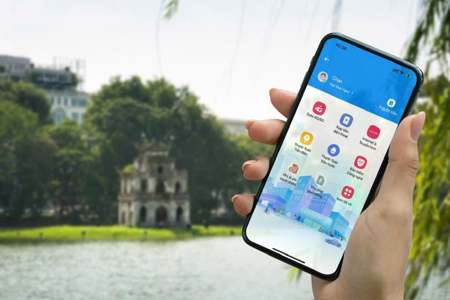 Hà Nội: Gần 3.000 hồ sơ đăng ký xe và giấy phép lái xe được "số hoá" trong ngày đầu ra quân