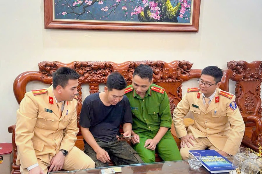 Hà Nội: "Làm sạch" gần 14.000 dữ liệu đăng ký và giấy phép lái xe sau hơn một ngày triển khai cao điểm