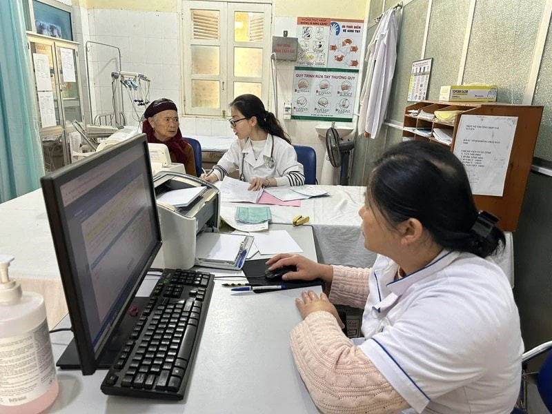 Nghị quyết số 72-NQ/TW: Chuyển trọng tâm từ chữa bệnh sang phòng bệnh toàn dân