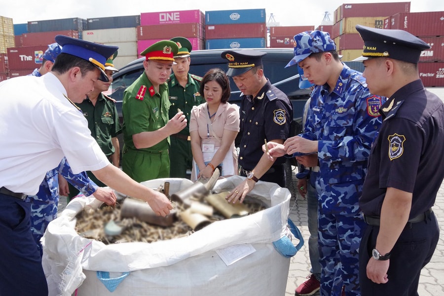 Phát hiện, thu giữ hơn 25 tấn vỏ đạn quân dụng nhập lậu