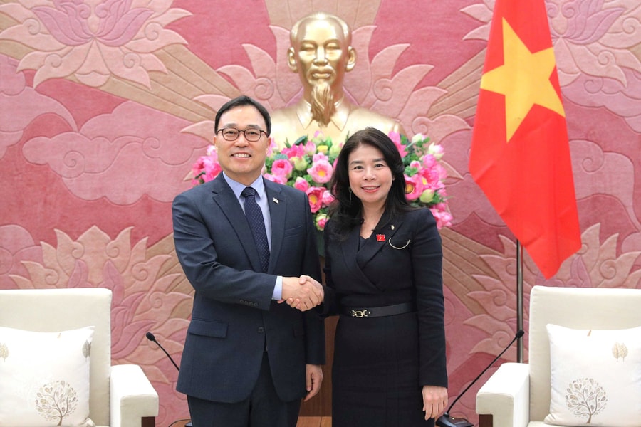 Phó Chủ nhiệm Văn phòng Quốc hội Lê Thu Hà tiếp Đại sứ Hàn Quốc tại Việt Nam