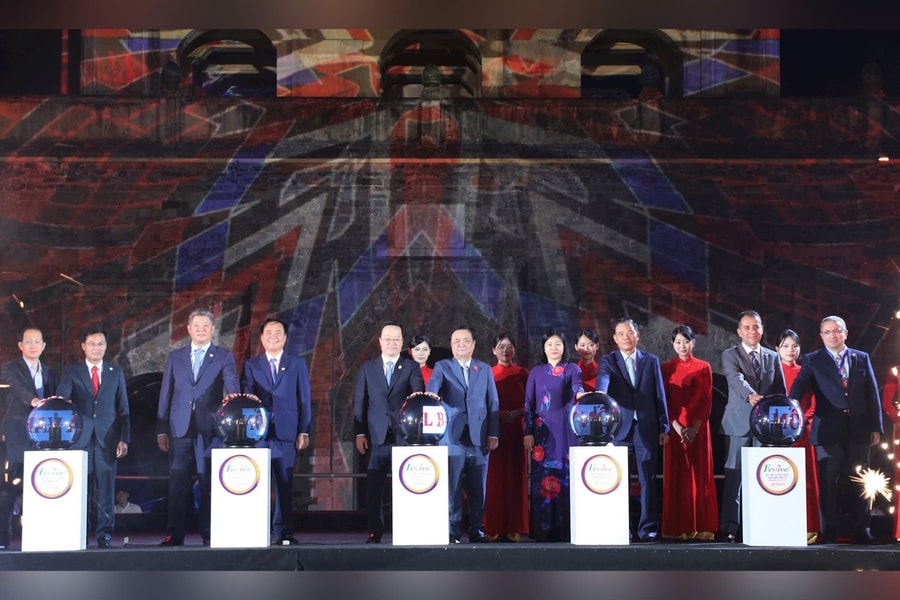 Phó Chủ tịch Quốc hội Lê Minh Hoan dự Festival Bảo tồn và Phát triển Làng nghề Quốc tế