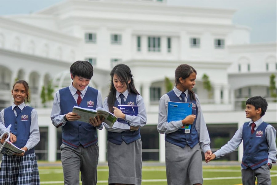 Cải cách miễn học phí của Nhật Bản vấp phải “đá tảng”: Công bằng có phải cào bằng?