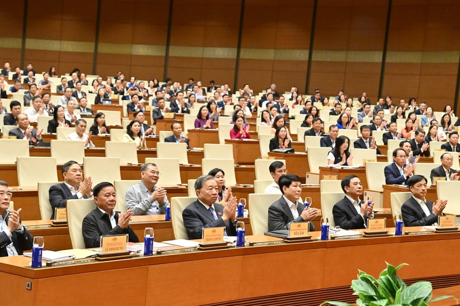 Sáng 15/11/2025, Hội nghị toàn quốc triển khai công tác bầu cử ĐBQH Khóa XVI và Đại biểu HĐND các cấp nhiệm kỳ 2026 - 2031