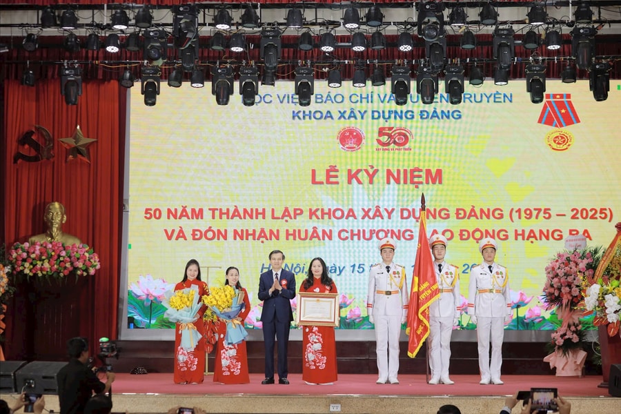 Khoa Xây dựng Đảng, Học viện Báo chí và Tuyên truyền kỷ niệm 50 năm thành lập và đón nhận Huân chương Lao động hạng Ba
