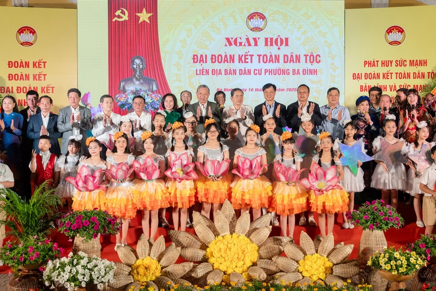 Tổng Bí thư Tô Lâm, Chủ tịch Quốc hội Trần Thanh Mẫn dự Ngày hội đại đoàn kết tại phường Ba Đình, Hà Nội.