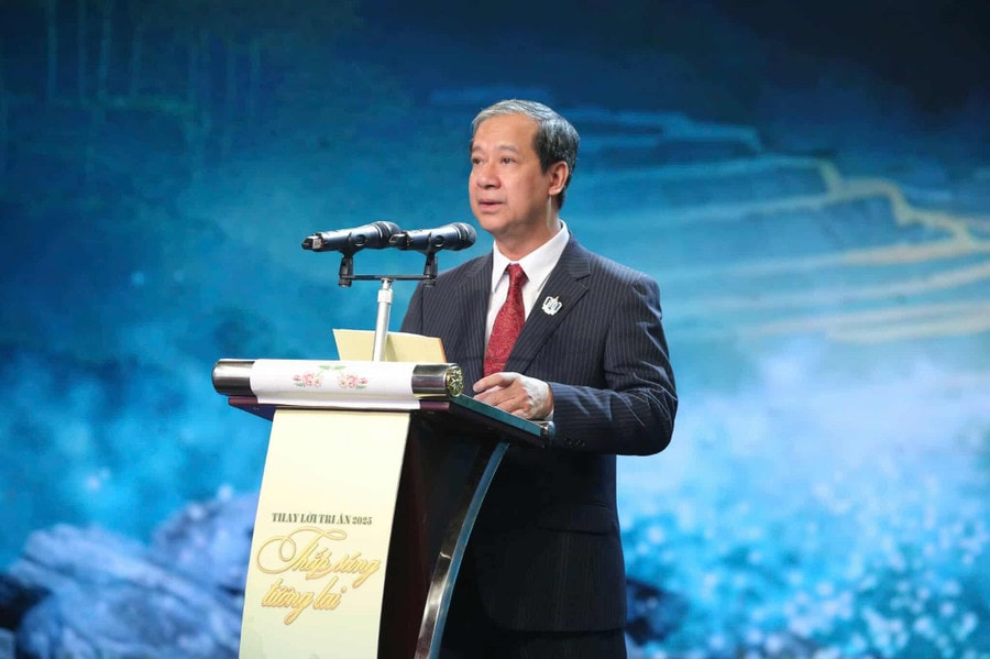 Bộ trưởng Nguyễn Kim Sơn: “Thầy cô là người thắp lên ngọn lửa tri thức”