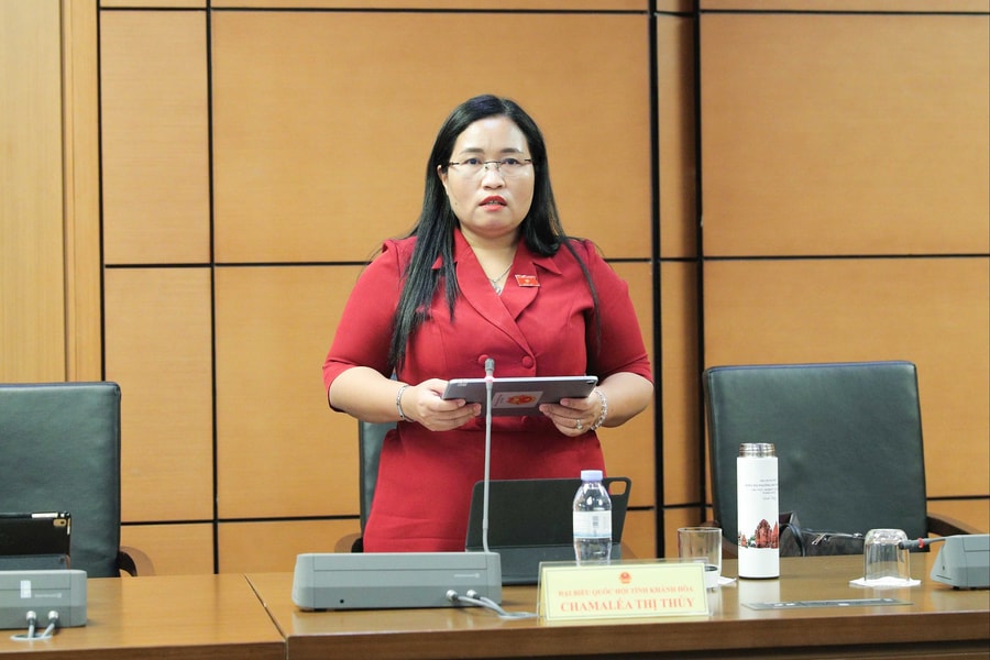 Ưu tiên miễn phí sách giáo khoa tại vùng khó khăn, dân tộc thiểu số