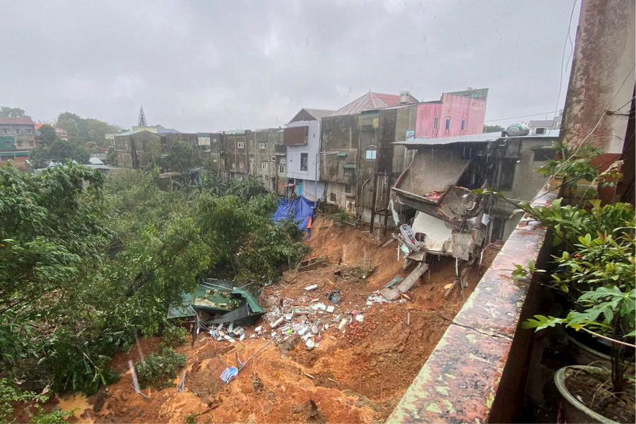 Sạt lở tại xã Khe Sanh, Quảng Trị khiến nhiều nhà dân có nguy cơ đổ sập