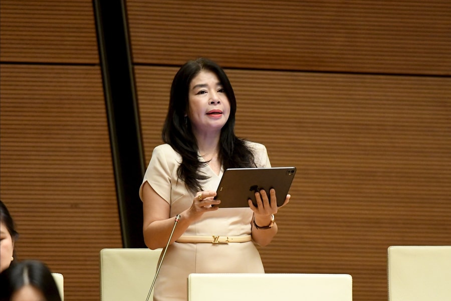 Sáng 18/11/2025, Quốc hội thảo luận tại Hội trường