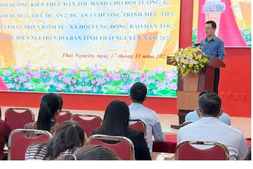 Bồi dưỡng kiến thức thực hiện công tác dân tộc cho cán bộ cơ sở