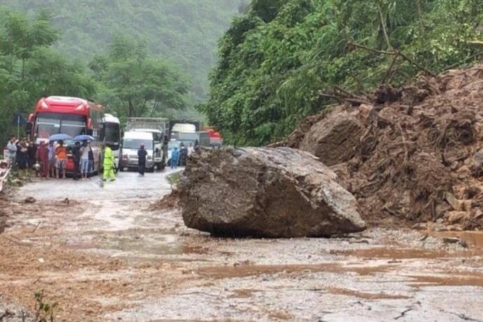 Tập trung ứng phó và kịp thời khắc phục hậu quả mưa lũ tại khu vực Trung Bộ