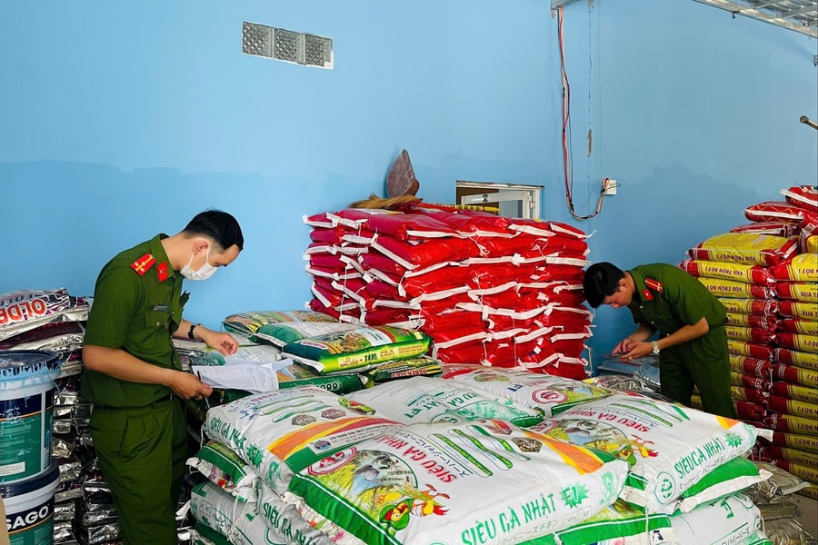 Quyết liệt đấu tranh ngăn chặn, đẩy lùi tình trạng buôn lậu, gian lận thương mại, hàng giả