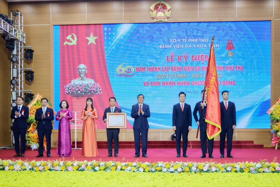 Bệnh viện Đa khoa Phú Thọ kỷ niệm 60 năm Ngày thành lập và đón nhận Huân chương Lao động hạng Ba