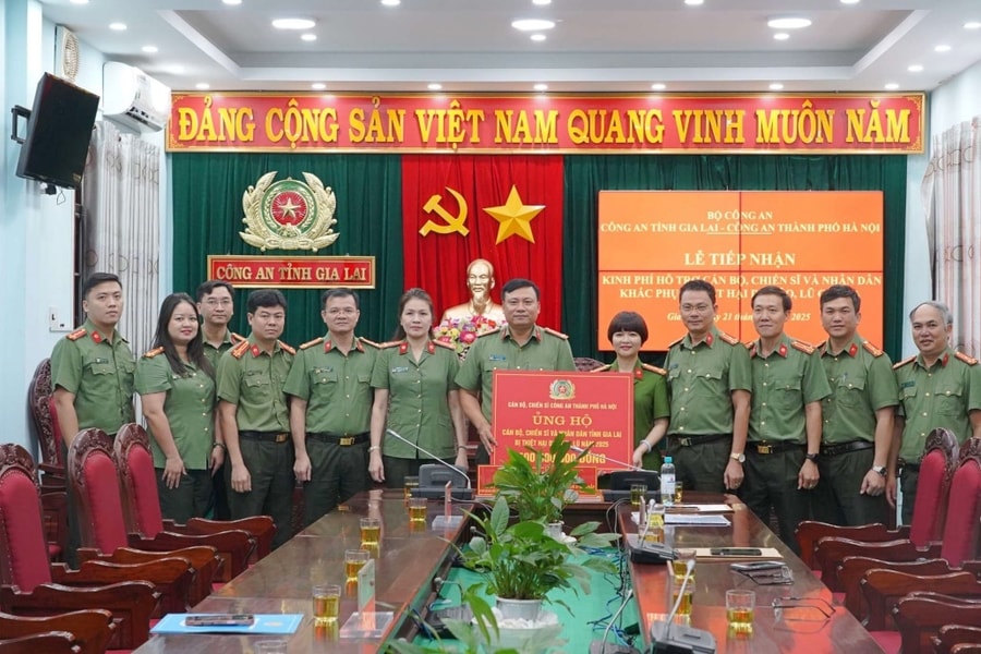Công an Hà Nội hỗ trợ lực lượng Công an và Nhân dân Gia Lai khắc phục hậu quả mưa lũ